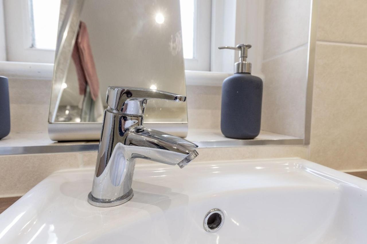 Stunning 1 Bed At Holyrood Palace & Arthurs Seat Единбург Екстер'єр фото